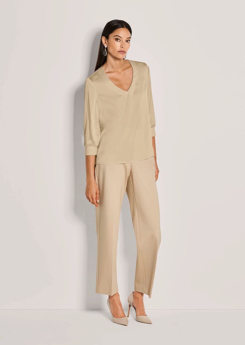 Seidenstretch-Bluse mit V-Ausschnitt