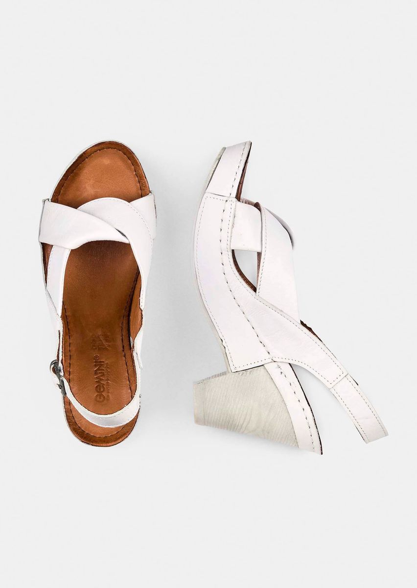 Leder-Plateausandalen mit Kreuzriemen