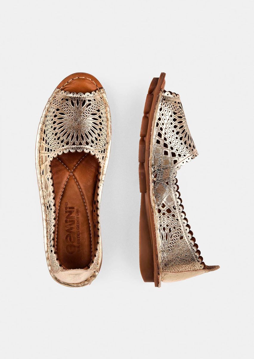 Perforierte Leder-Ballerinas mit Peeptoe