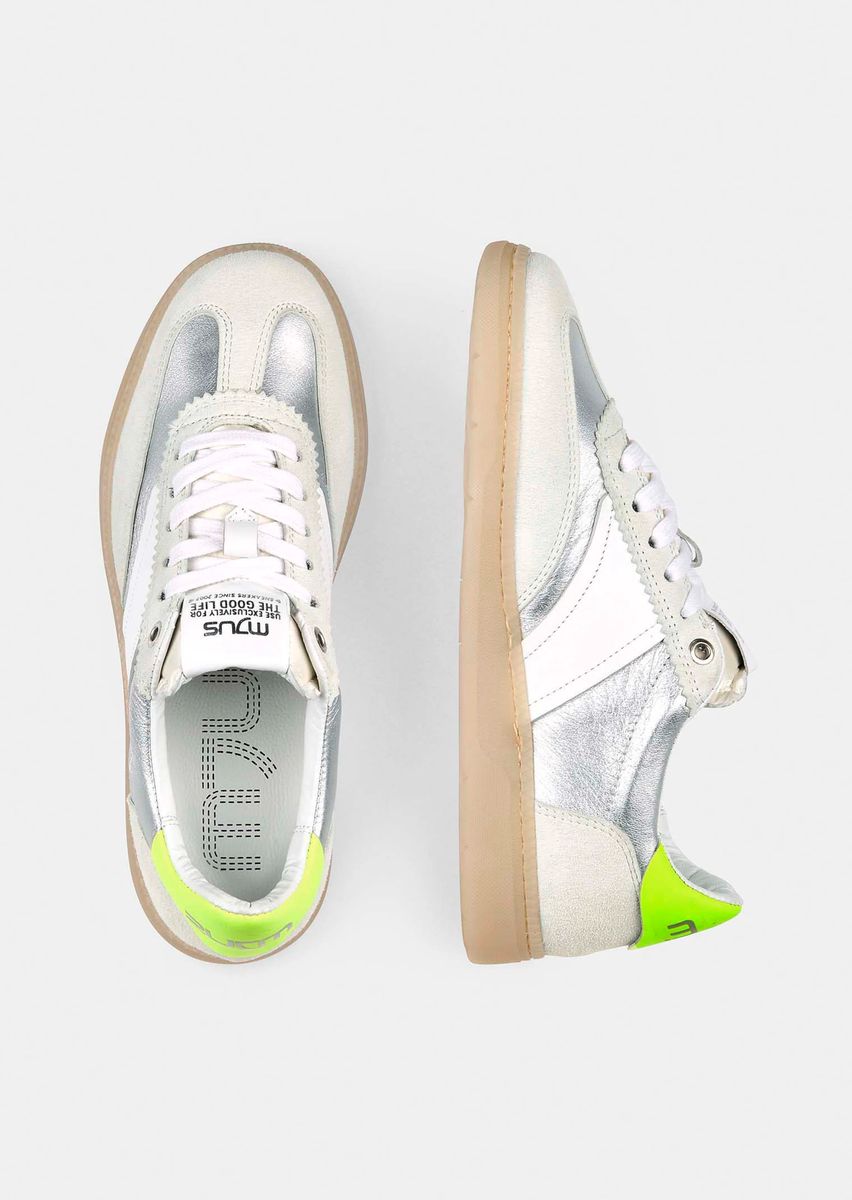 Schimmernde Schmale Leder-Sneaker