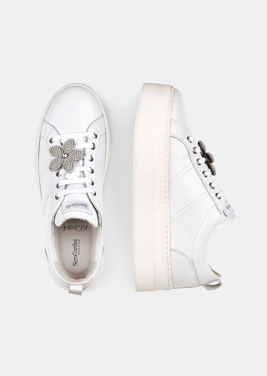 Leder-Plateausneaker mit Blumen-Detail
