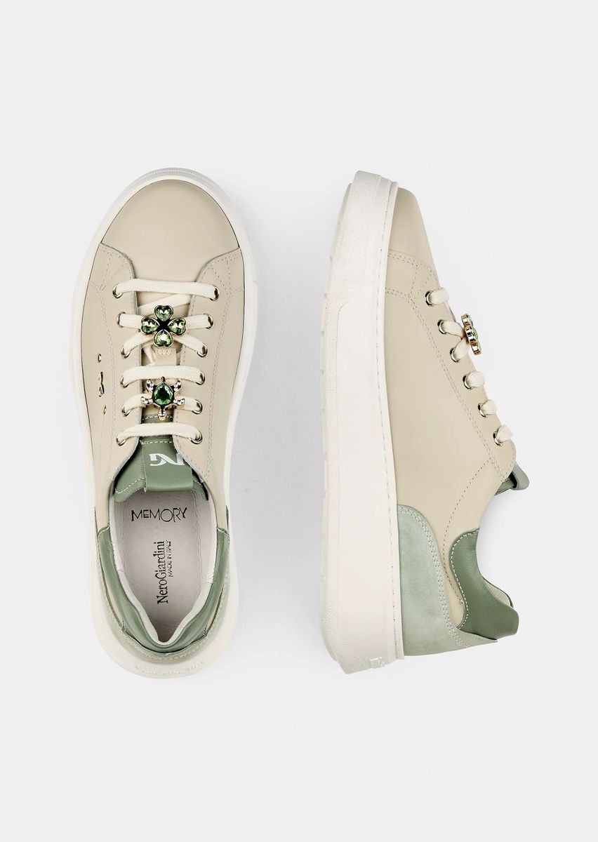 Schmuck-verzierte Leder-Plateau-Sneaker