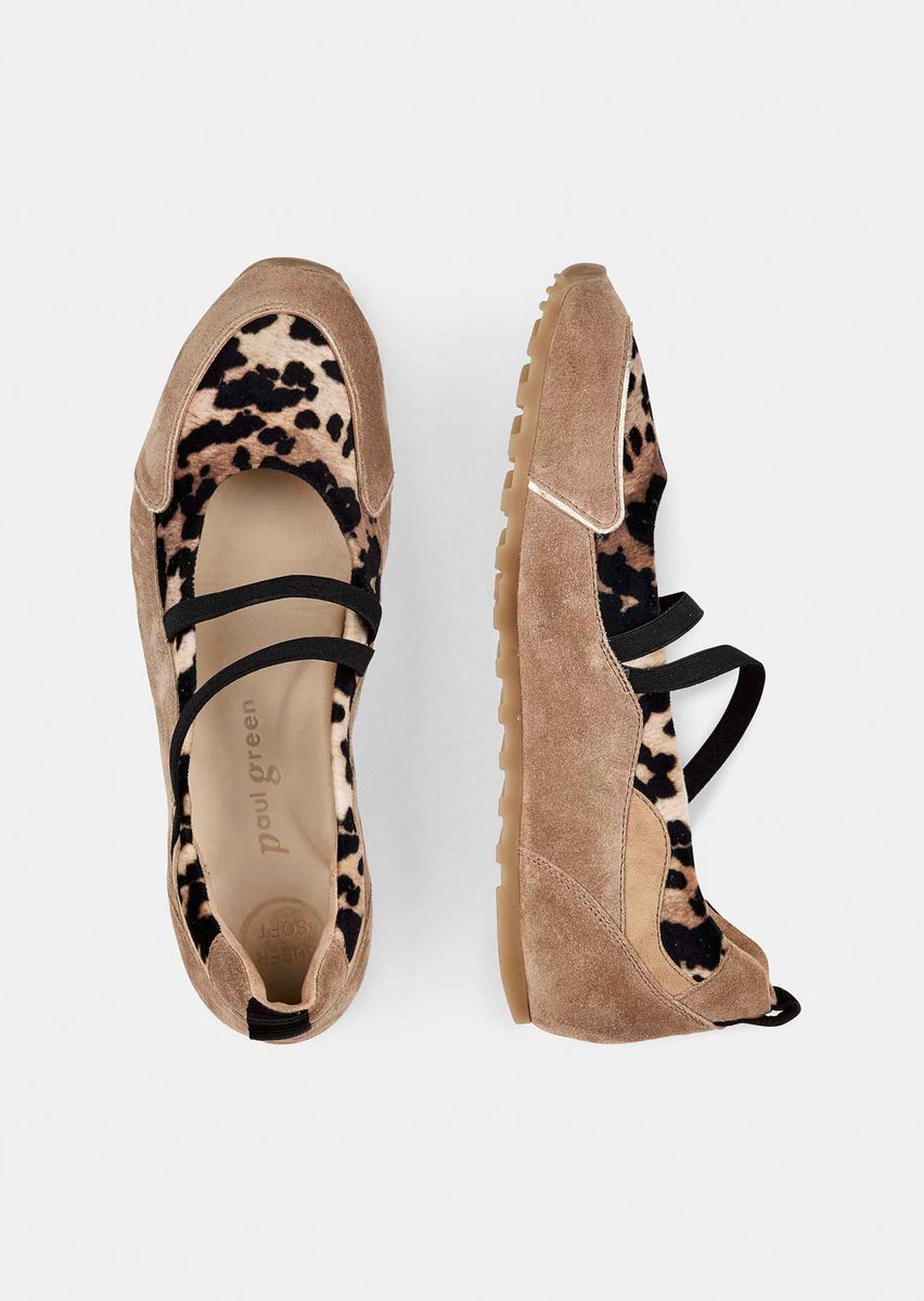 Ballerinas mit Elastikriemen und Leoprint