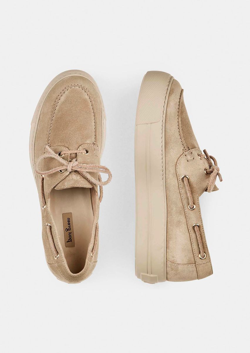 Moderne Plateauschuhe im Bootsschuh-Stil