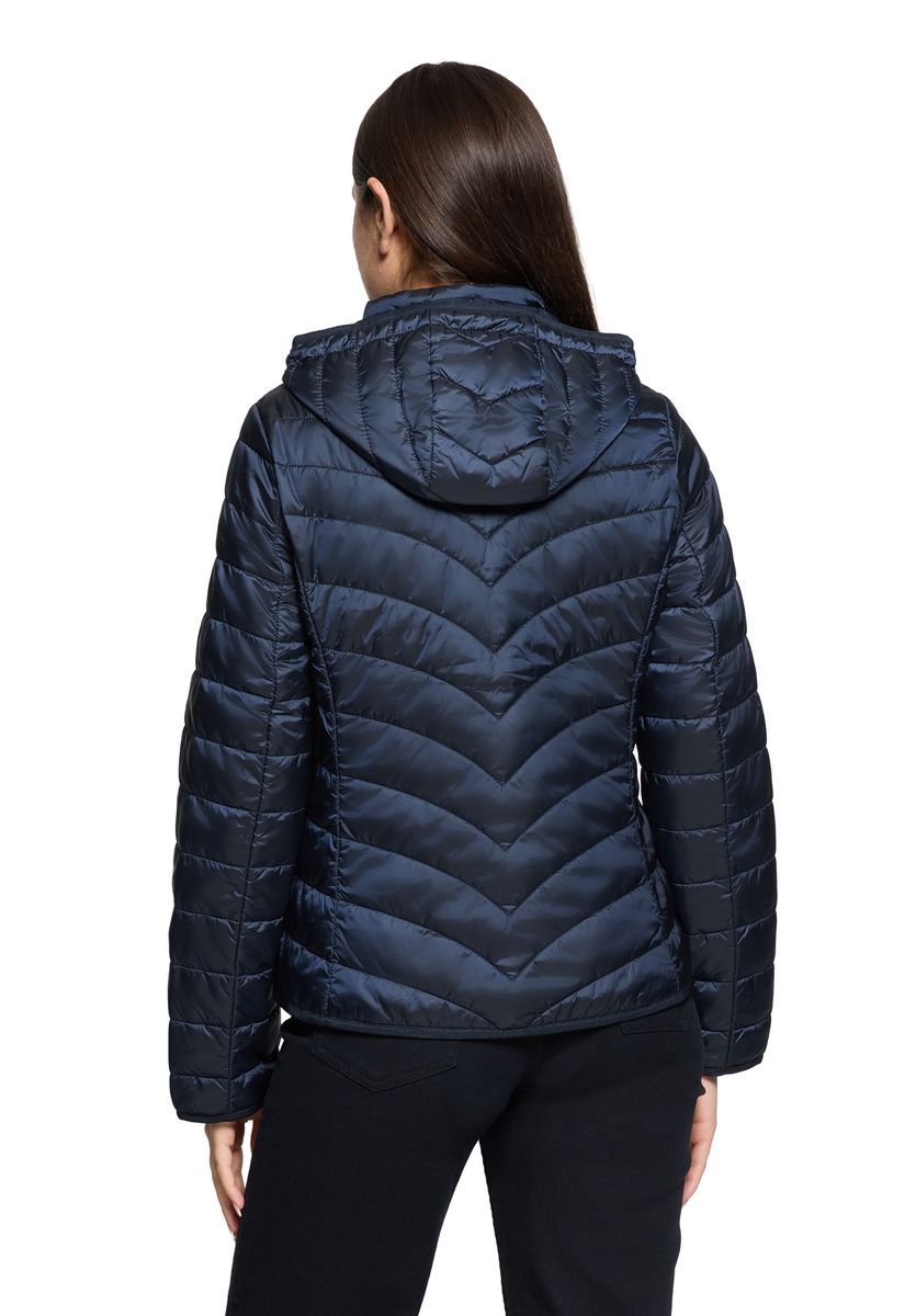 Leichte gesteppte Outdoorjacke mit Kapuze