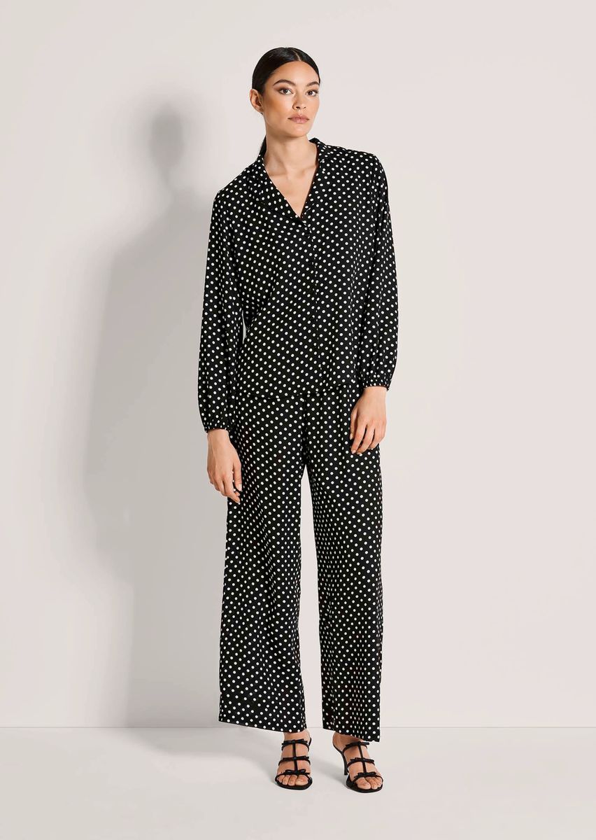 Bluse mit Punkten und V-Ausschnitt