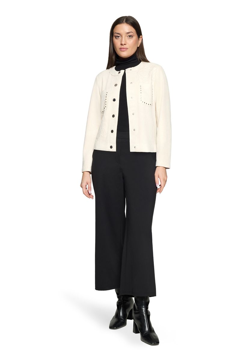 Elegante geradlinige Jacke mit Knöpfen