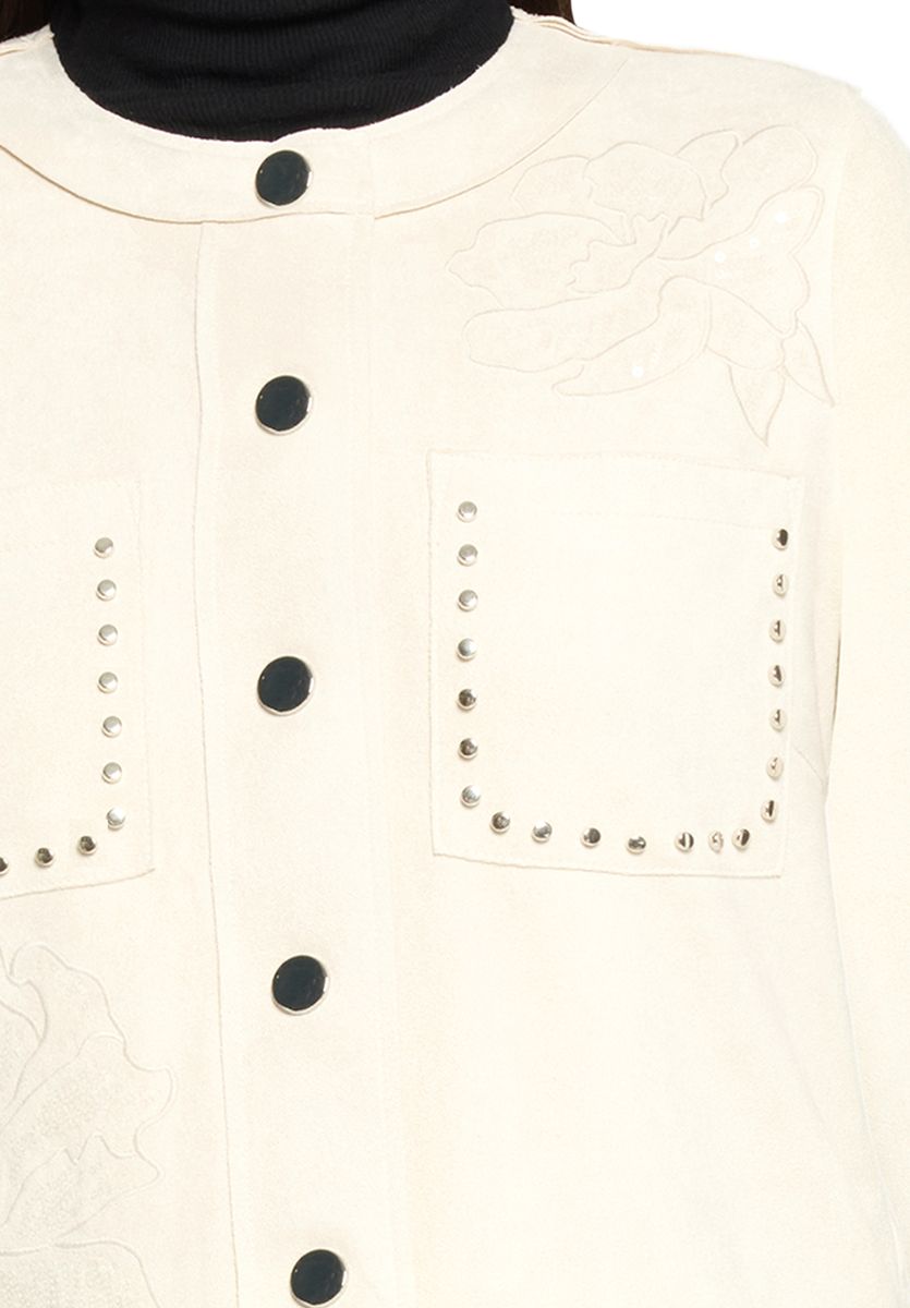 Elegante geradlinige Jacke mit Knöpfen