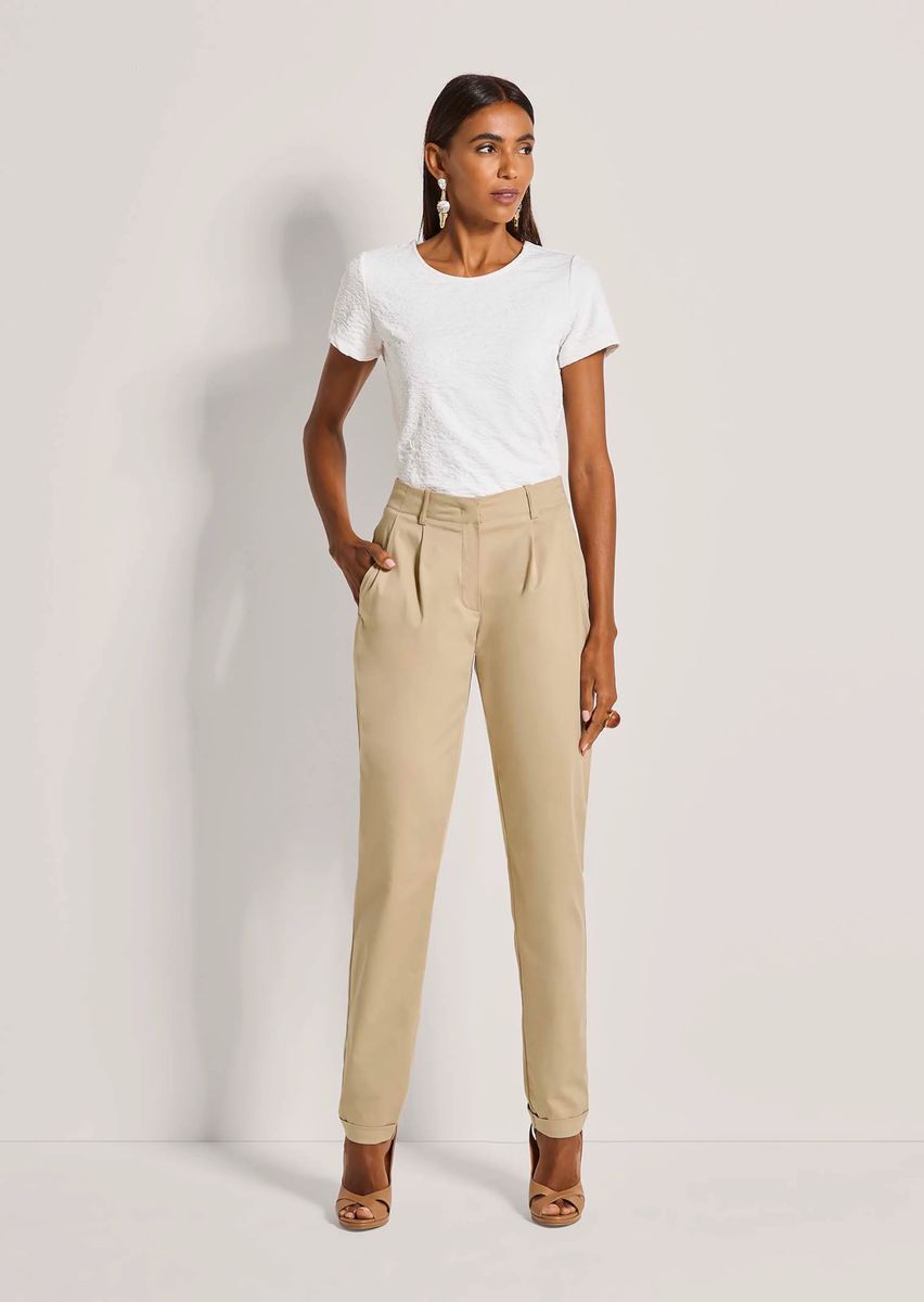 Moderne Chinohose mit Bundfalte