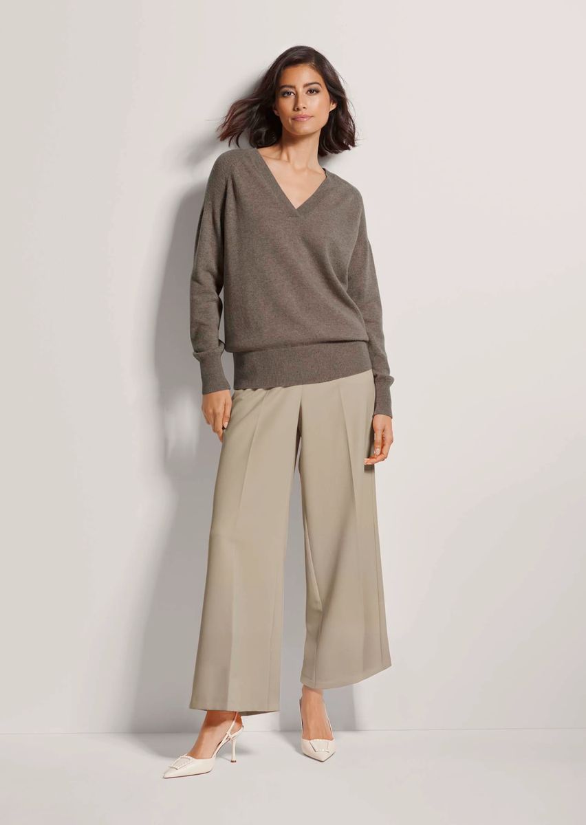 Kaschmir-Pullover mit V-Ausschnitt und Rippdetails