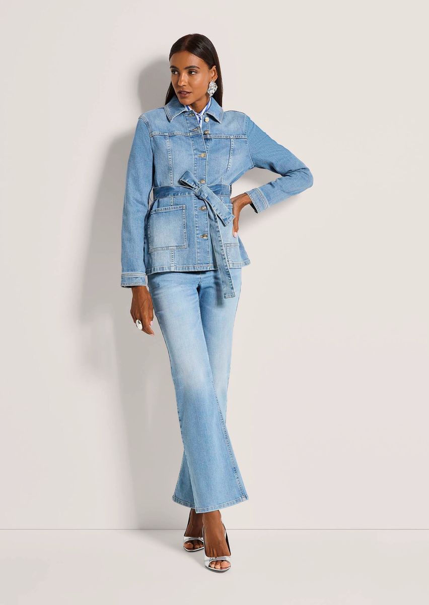 Lange Jeansjacke mit Bindegürtel