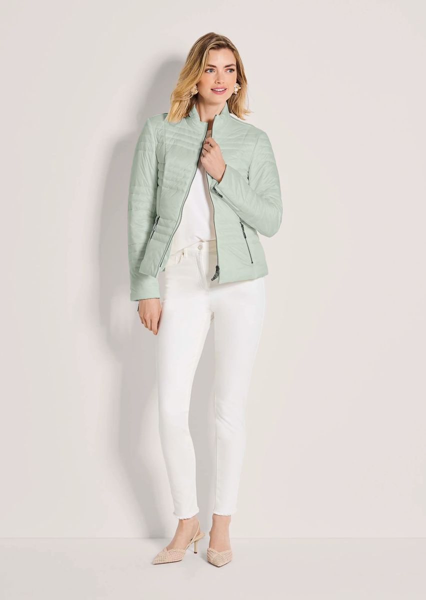 Taillierte Steppjacke mit Stehkragen