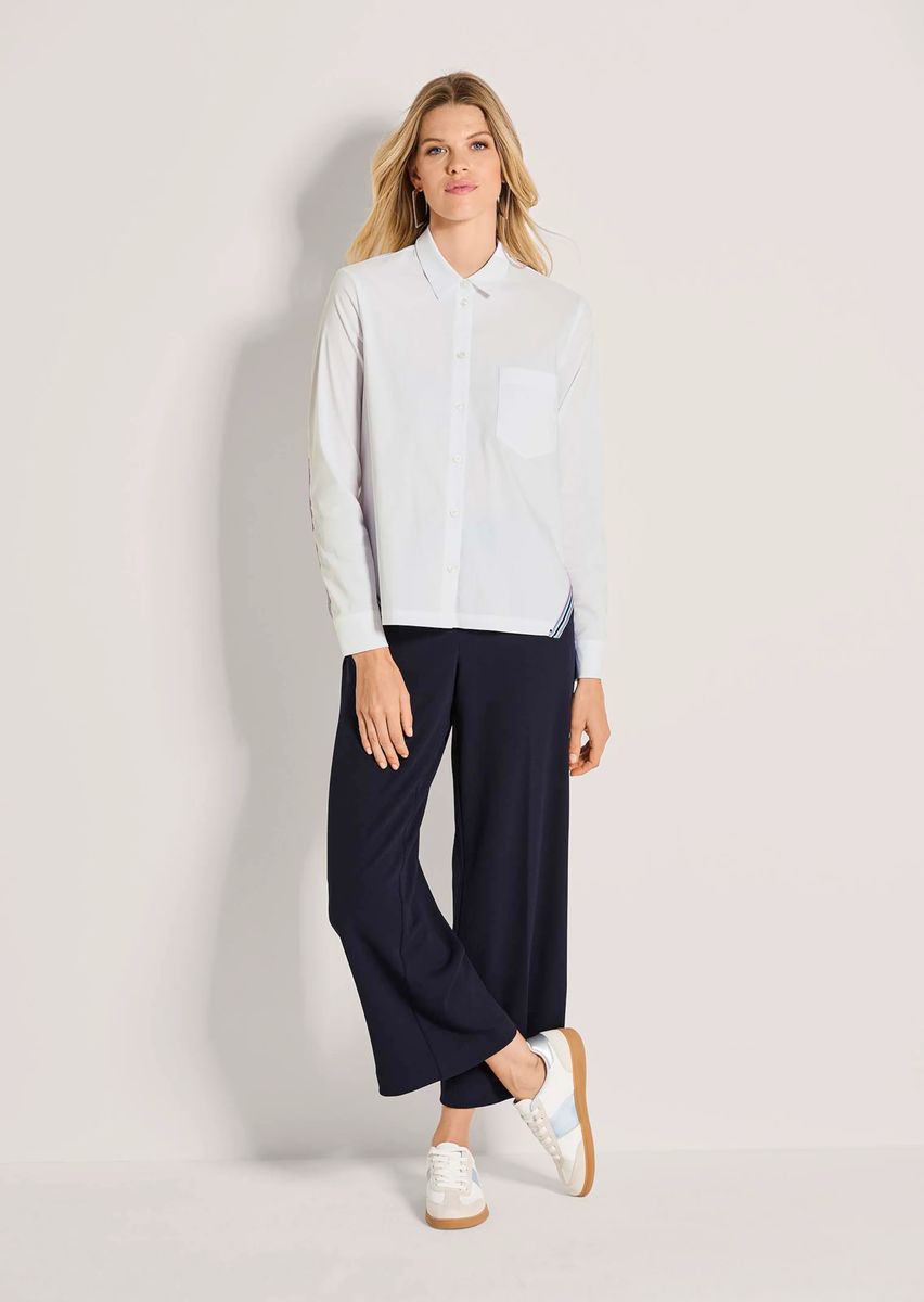 Longbluse mit sportiven Kontrastbändern