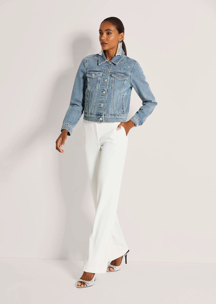 Kurze Jeansjacke mit Nieten