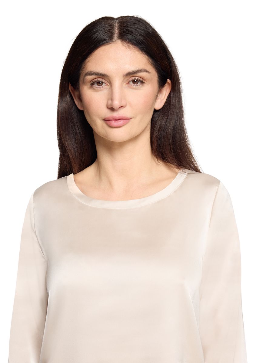 Langärmelige Satinbluse im Shirt-Stil