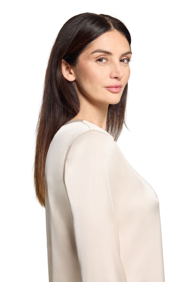 Langärmelige Satinbluse im Shirt-Stil
