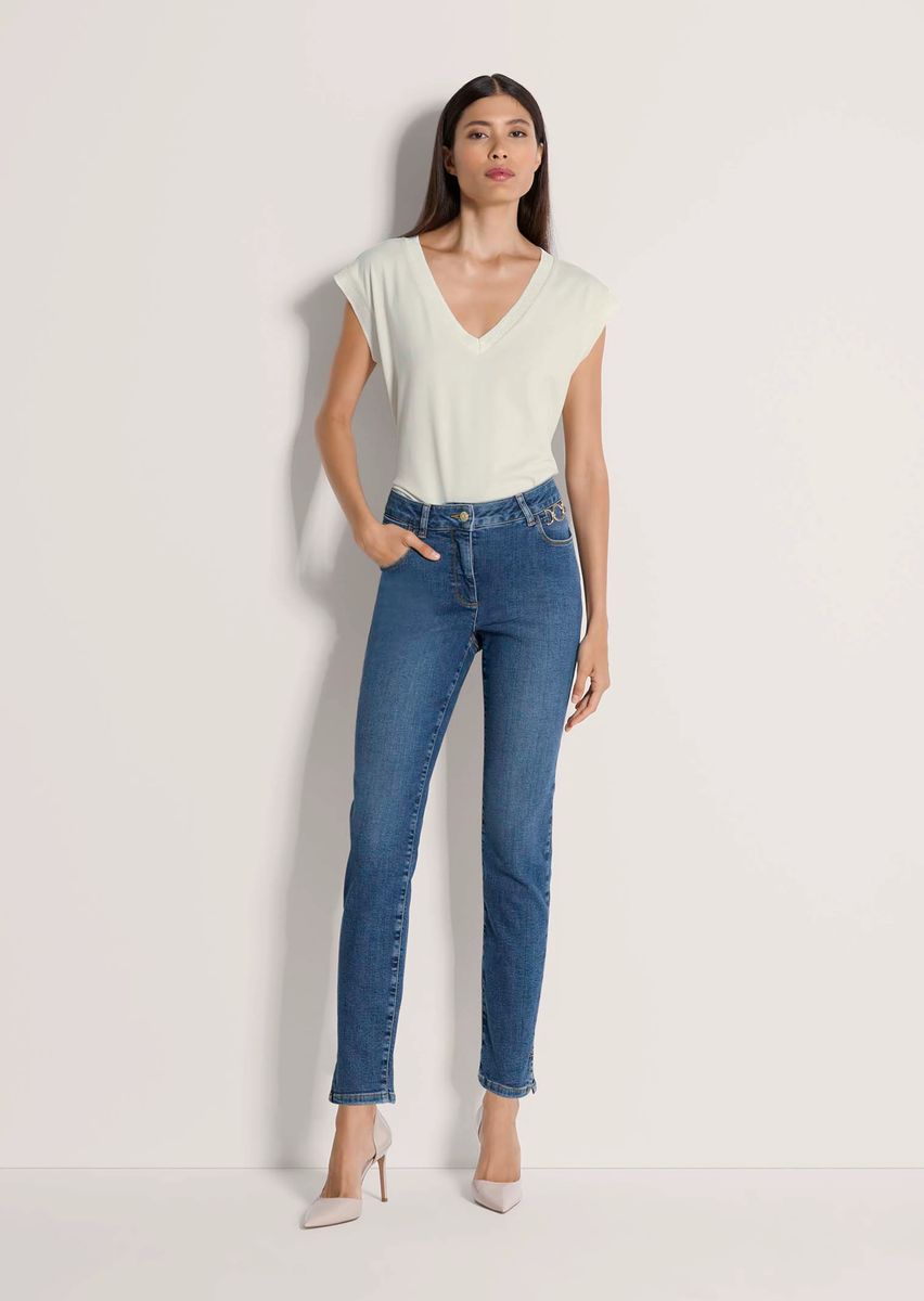 Slim-Fit Jeans mit Kettendetail