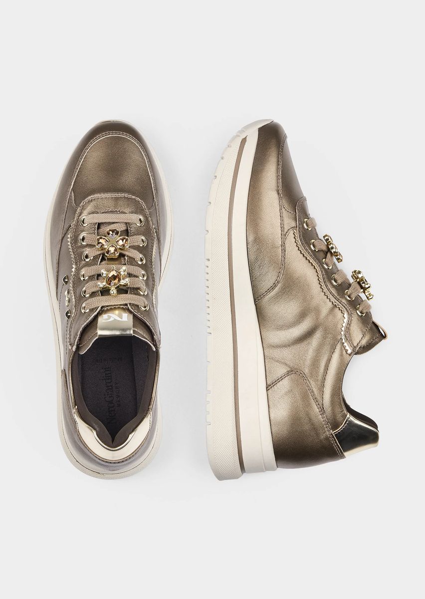 Metallische Plateau-Sneaker mit Schmuck