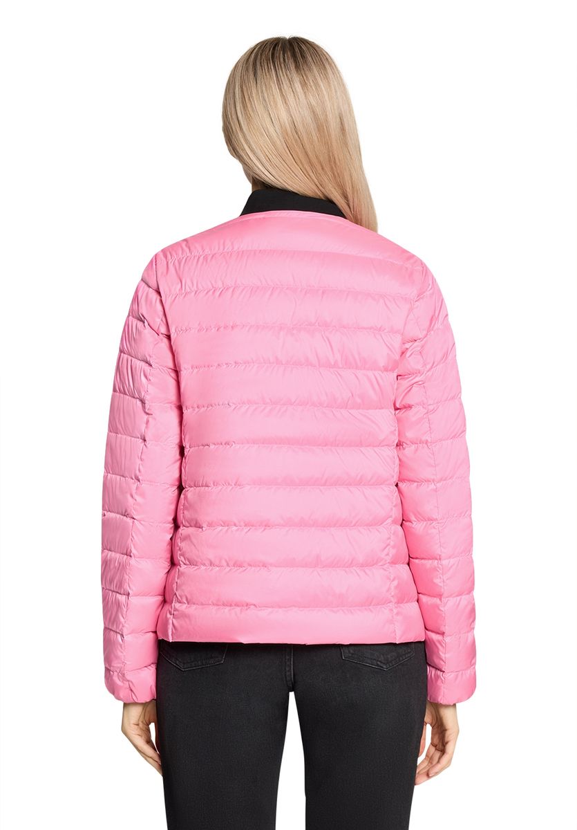 Kragenlose Steppjacke mit Daunen