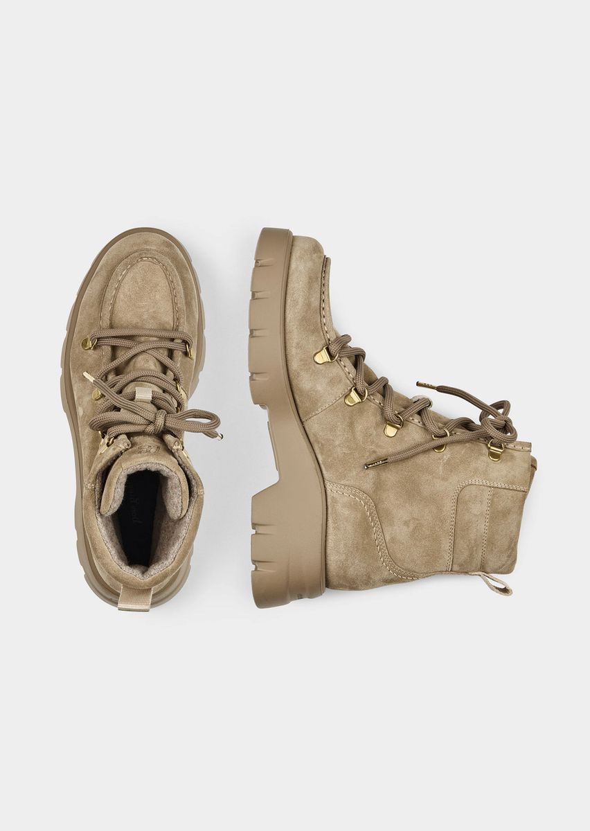 Schnürstiefeletten aus weichem Veloursleder