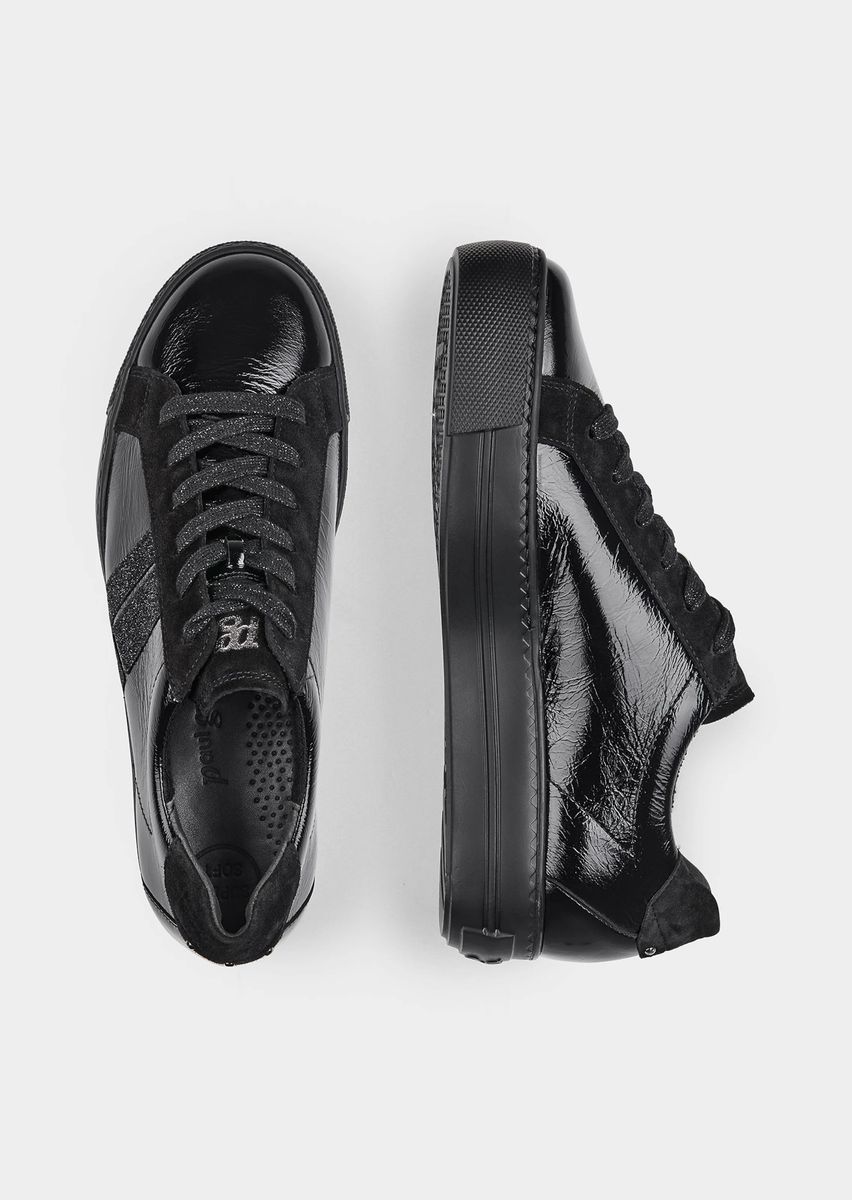 Plateau-Sneaker aus Lackleder und Textil