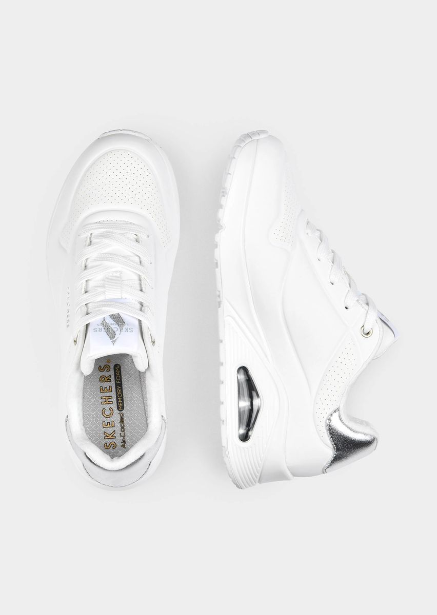 Klassischer Low-Top Sneaker mit Keilabsatz