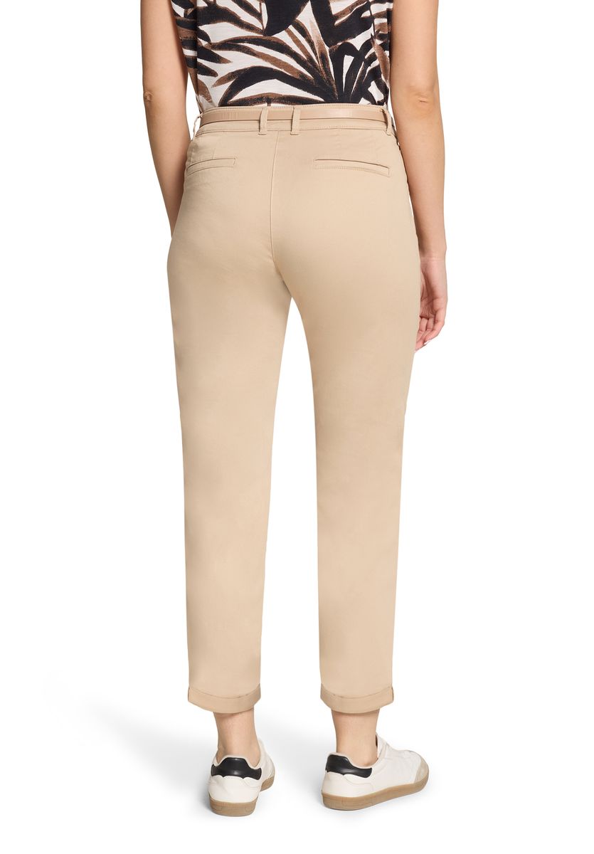 Lockere 7/8 Chino-Hose mit Gürtel