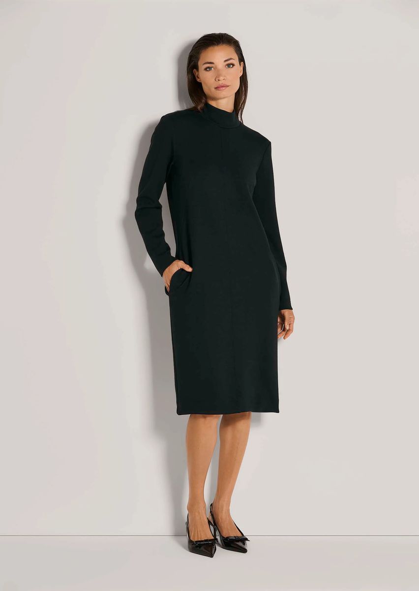Minimalistisches Stehkragen-Kleid in H-Linie
