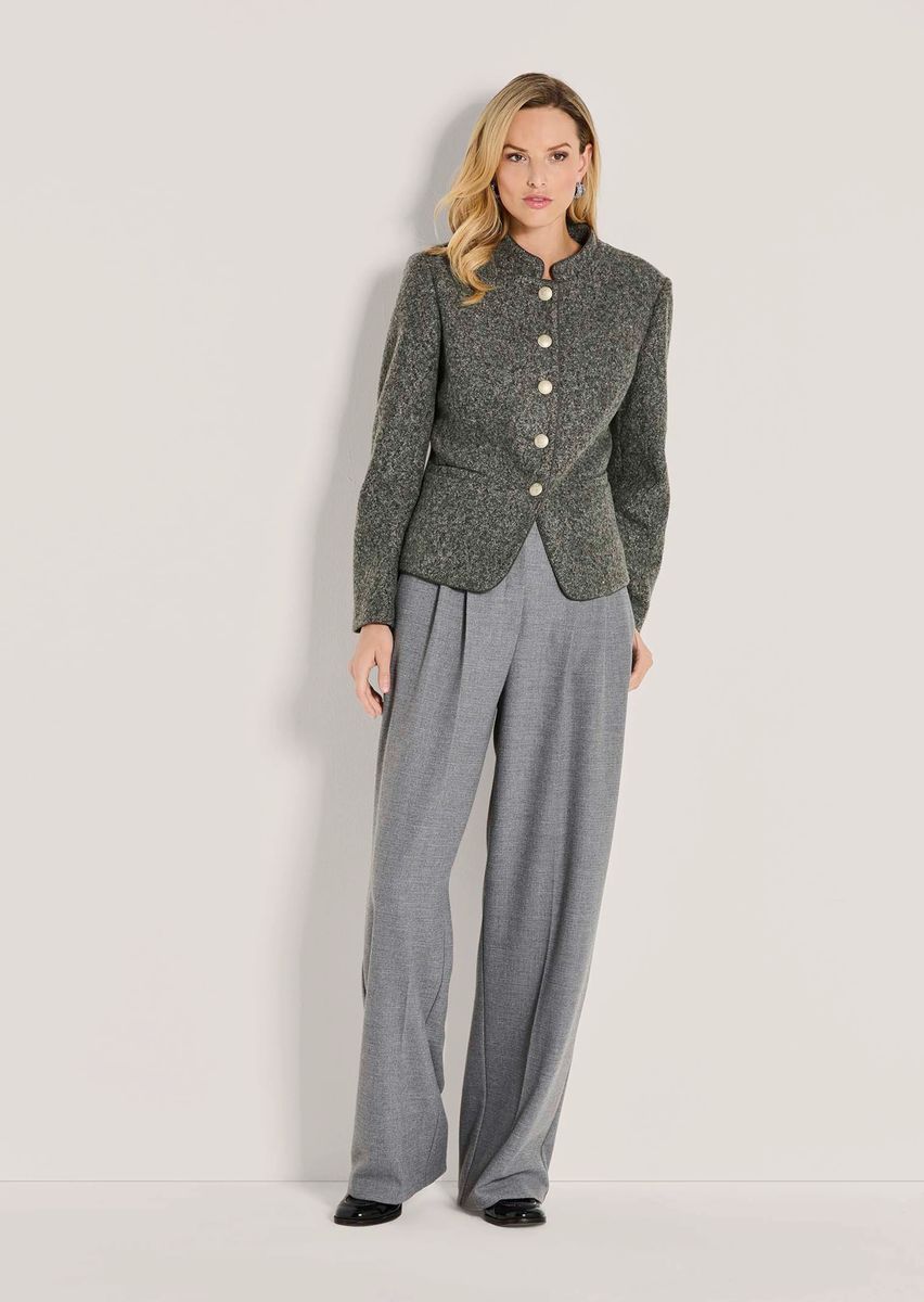 Taillierter Strickblazer mit Wappenknöpfen