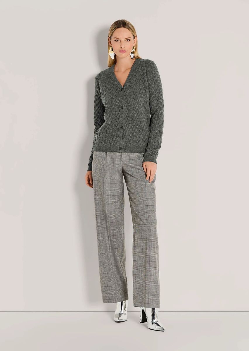 Klassische Strickjacke mit Zopfmuster