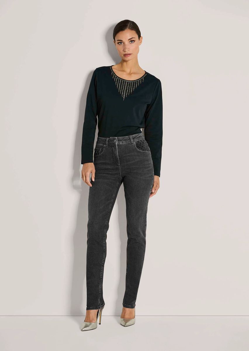 Schmale Jeans mit Strass-Verzierung