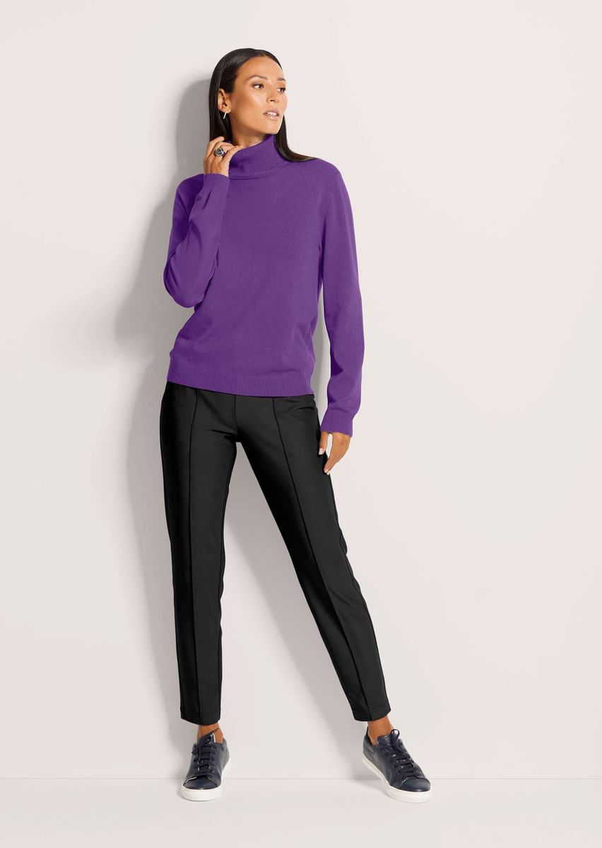 Figurnaher Feinstrick-Rollkragenpullover