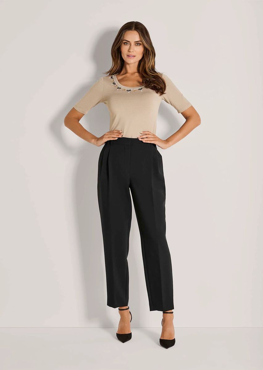 Elegante Bundfaltenhose mit Karottenform