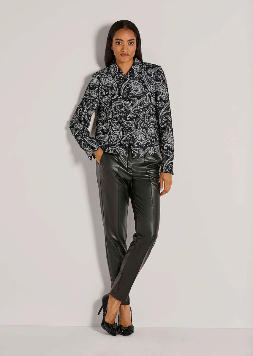 Kurzblazer mit kontraststarkem Paisley-Muster