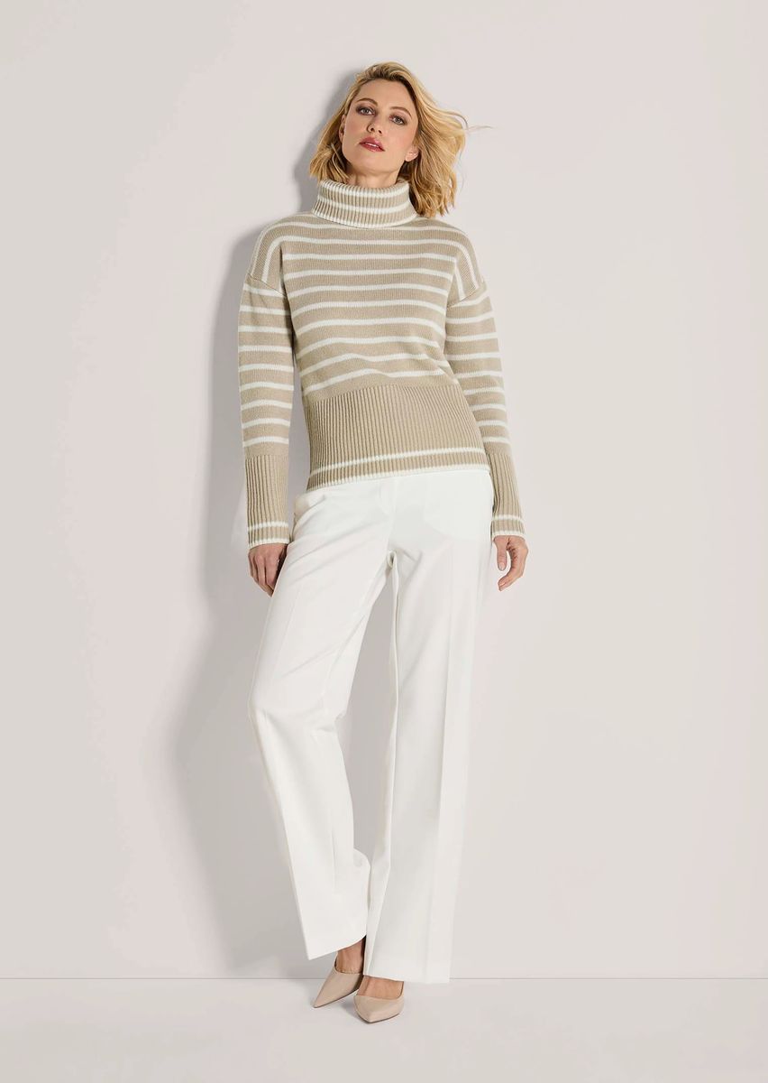 Kastiger Rollkragenpullover mit Ringelmuster