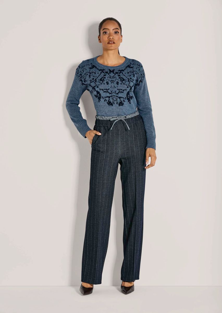 Weite Jersey-Hose mit Nadelstreifen
