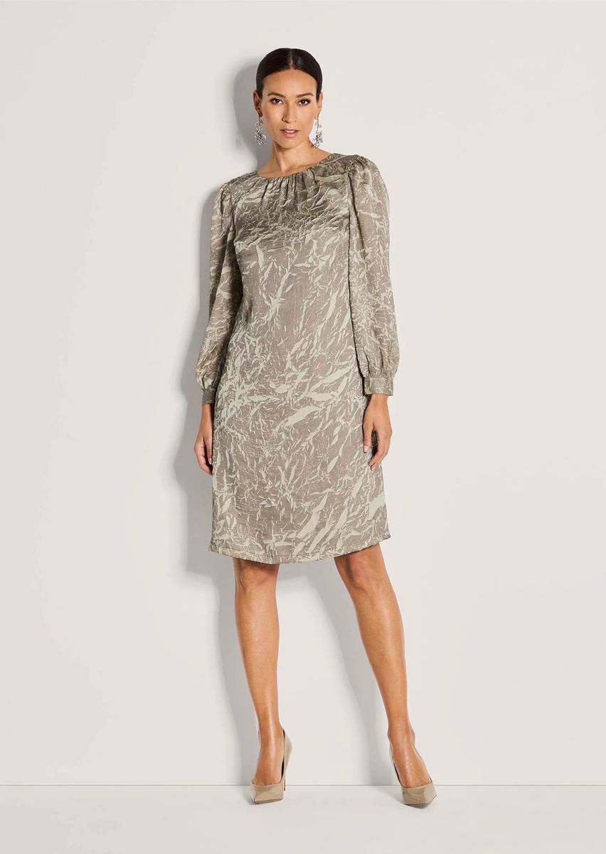 Elegantes Kleid mit Crash-Struktur