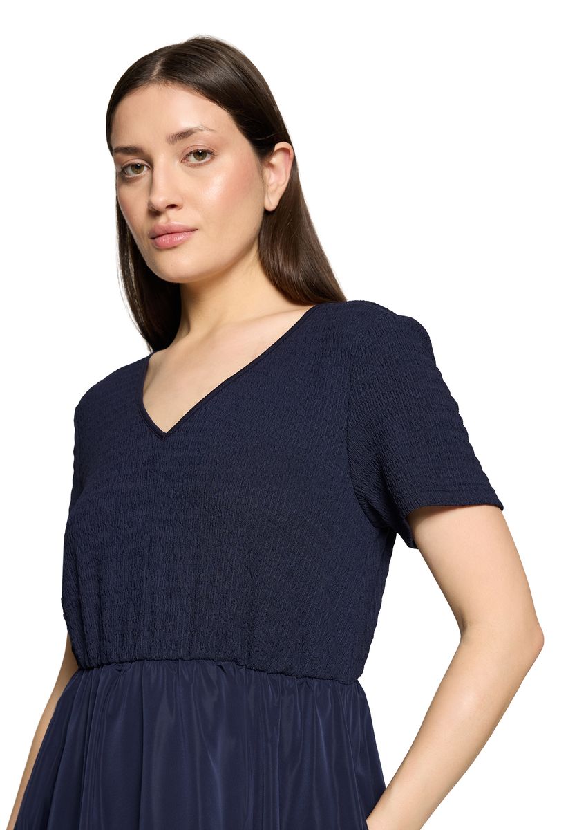 A-Linien-Midikleid mit gesmoktem Oberteil