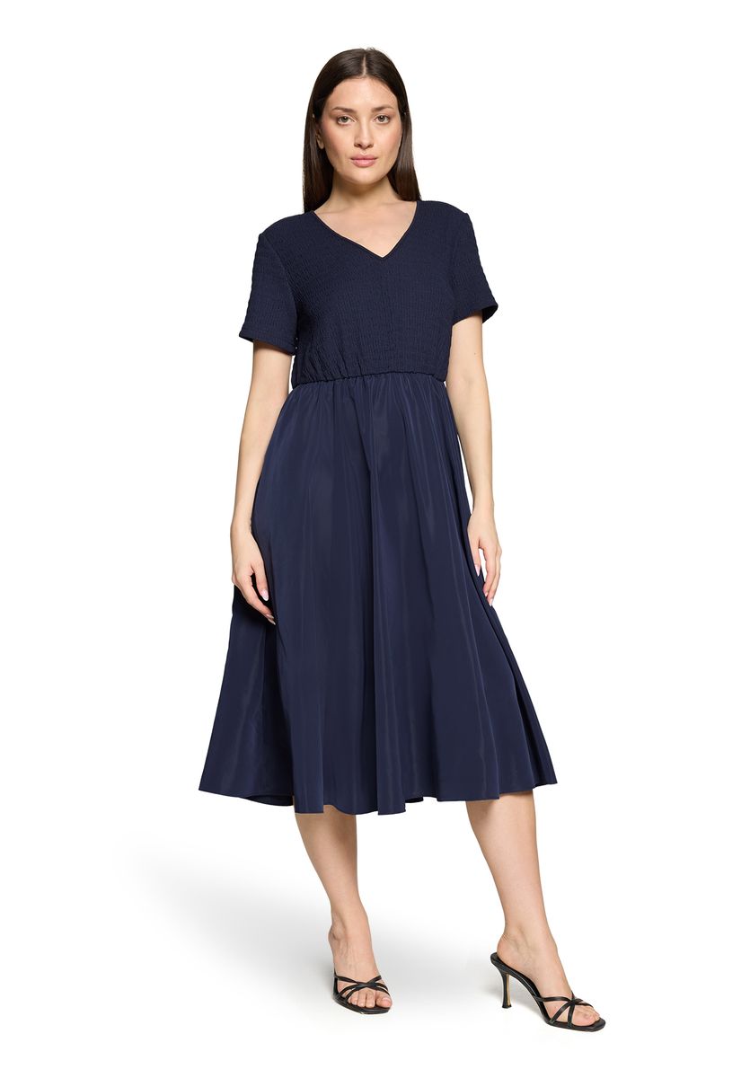 A-Linien-Midikleid mit gesmoktem Oberteil