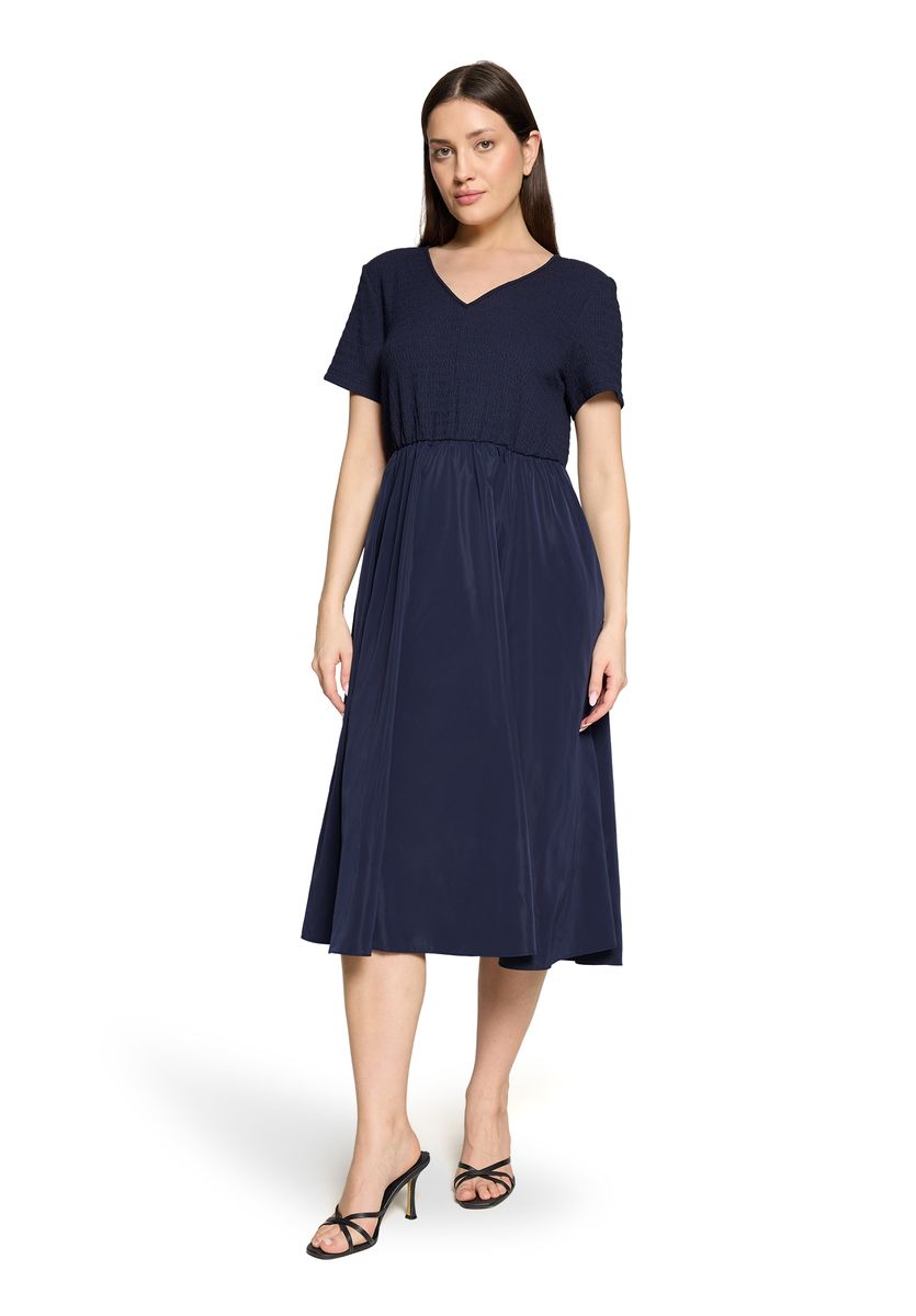 A-Linien-Midikleid mit gesmoktem Oberteil