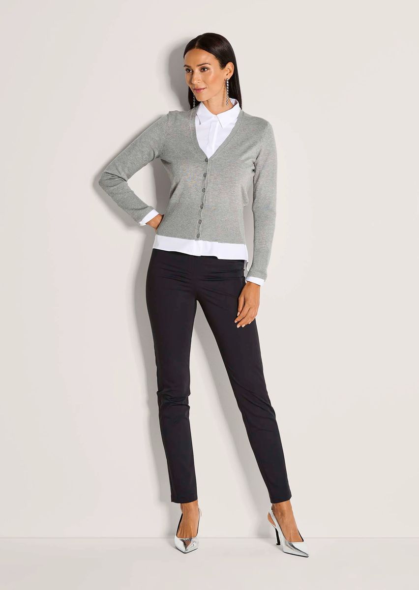 Schmale Strickjacke mit V-Ausschnitt