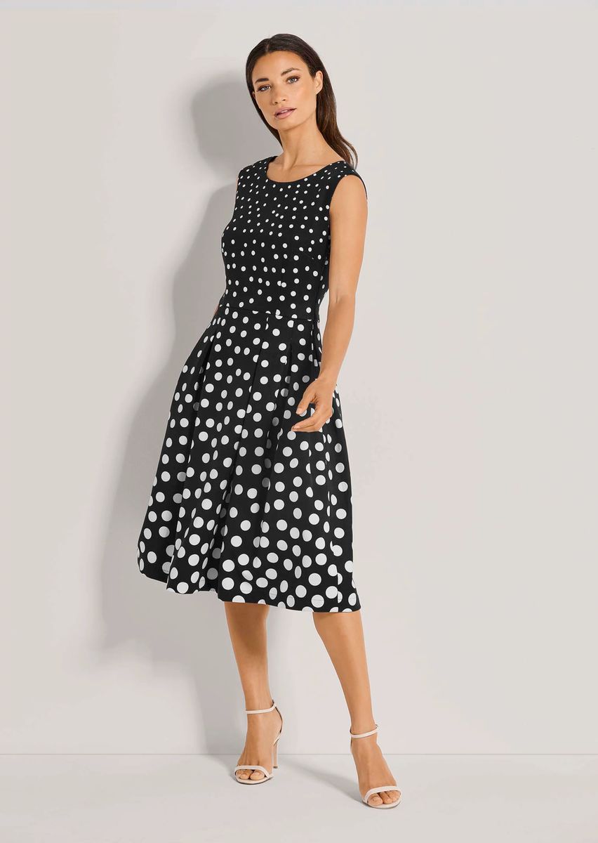 Elegantes Tupfenkleid mit Kellerfalten