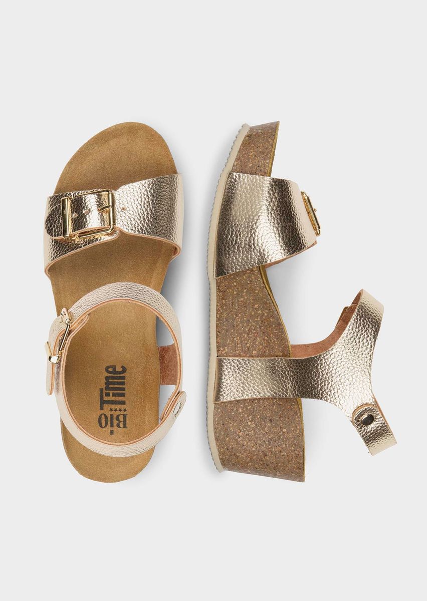 Metallic Keilsandalen mit Schnallen