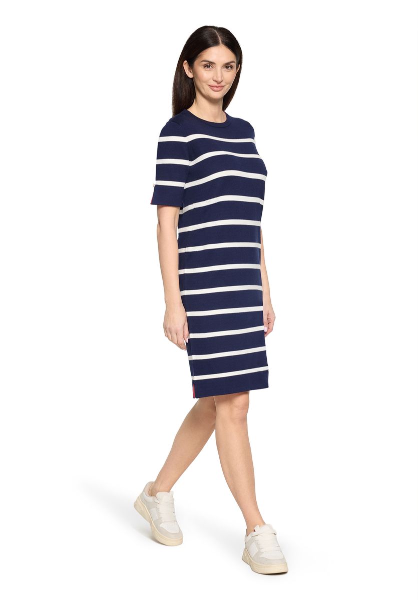 Lässiges gestreiftes Strick-T-Shirt-Kleid
