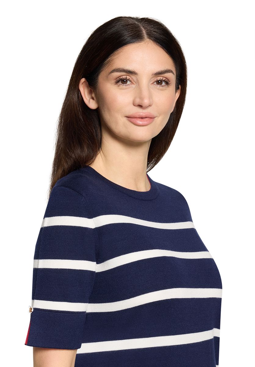 Lässiges gestreiftes Strick-T-Shirt-Kleid