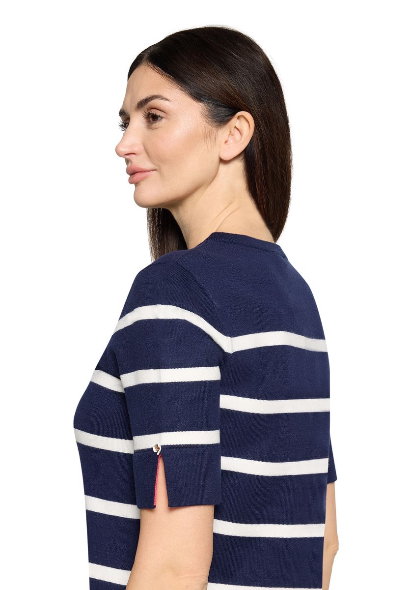 Lässiges gestreiftes Strick-T-Shirt-Kleid
