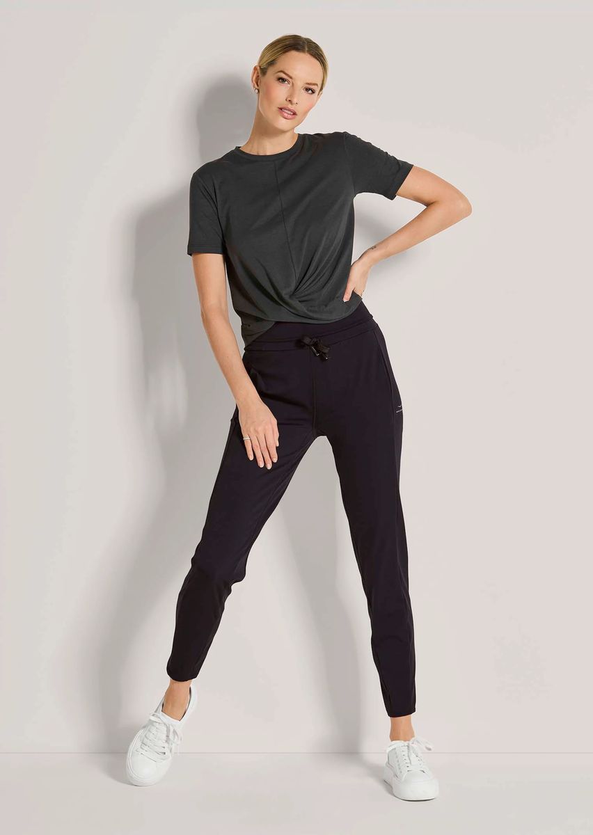 Feminines Sportshirt mit Wickeloptik