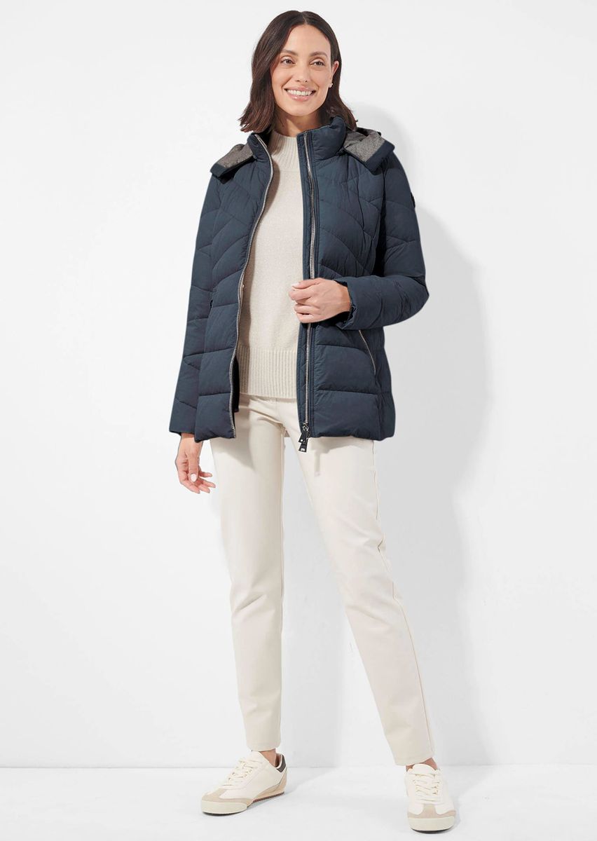 Schlankmachende Steppjacke mit Kapuze