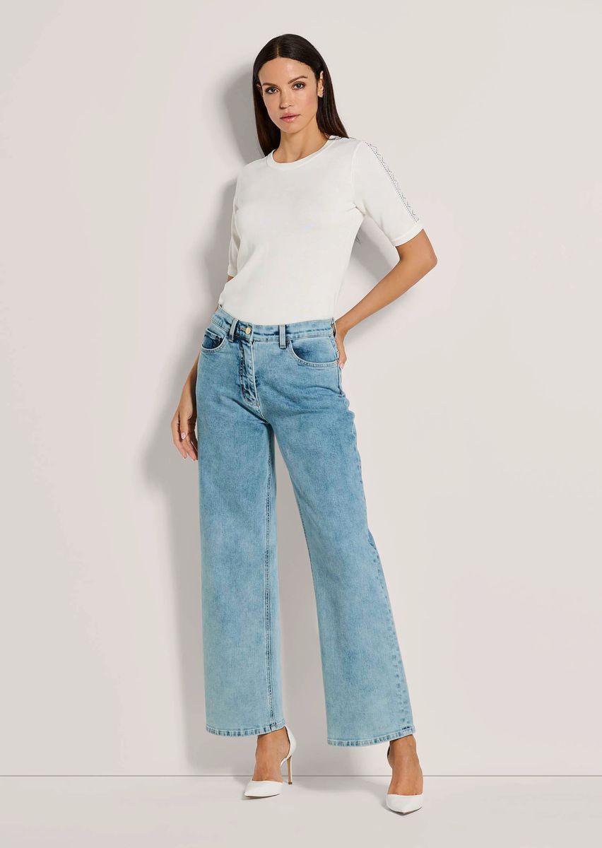 Klassische Jeans mit weitem Bein