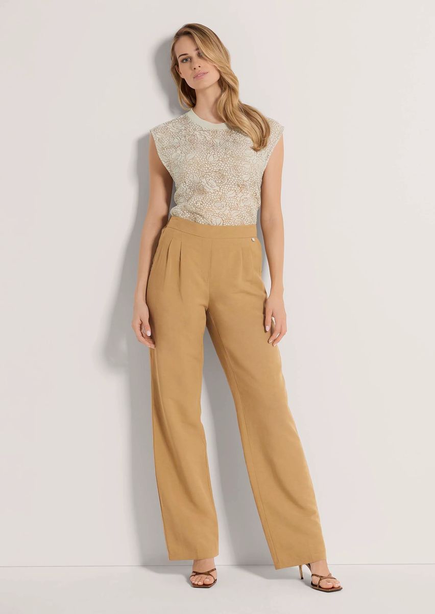 Weite Hose mit Bundfalten